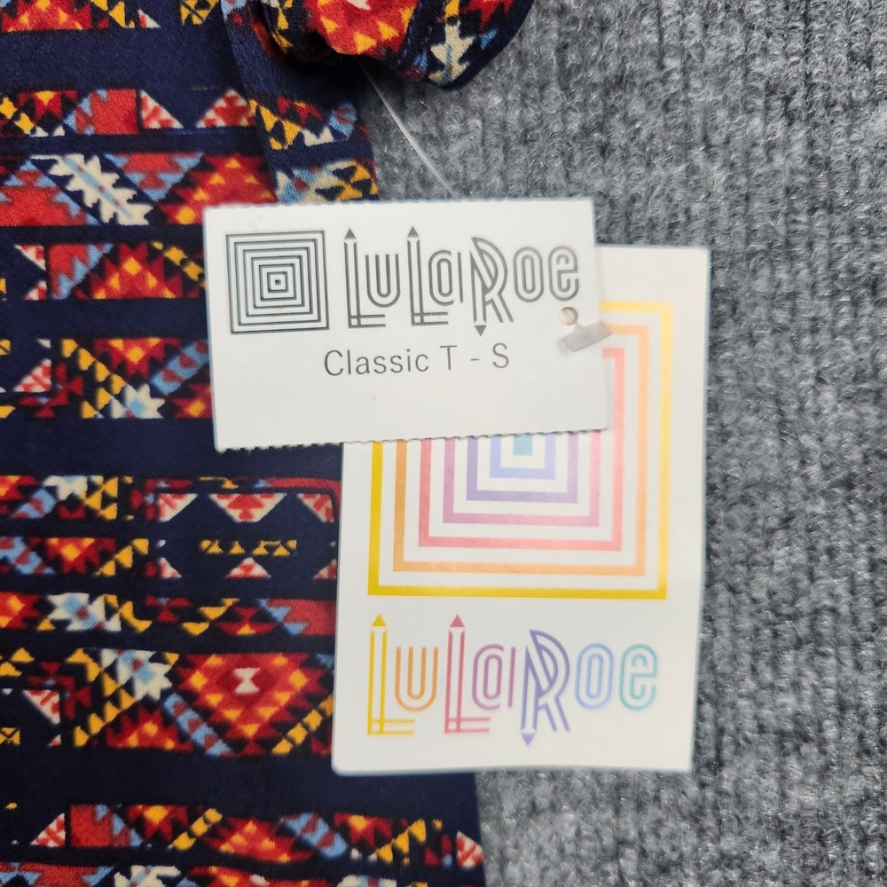 LuLaRoe Classic T Womens Small NWT Aztec Geometric Short Sleeve Scoop Neck Top - Picture 2 of 5